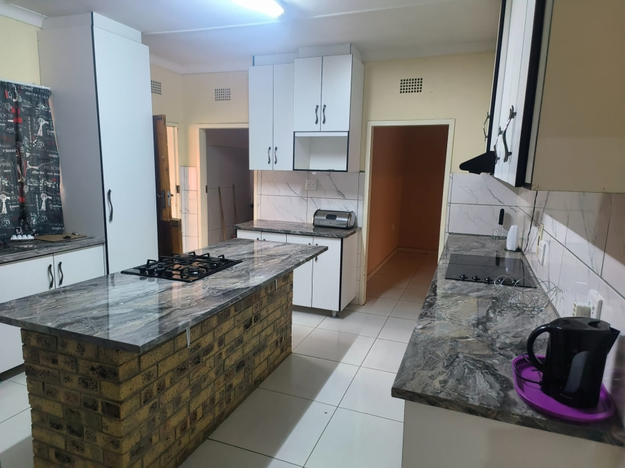 To Let 4 Bedroom Property for Rent in Miederpark North West